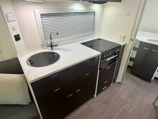 USED 2022 WINDSOR DAINTREE
