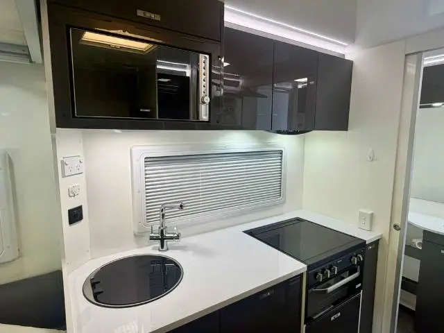 USED 2022 WINDSOR DAINTREE