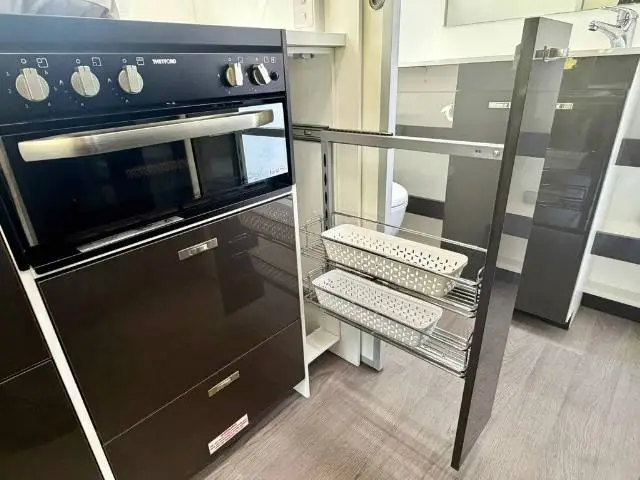 USED 2022 WINDSOR DAINTREE