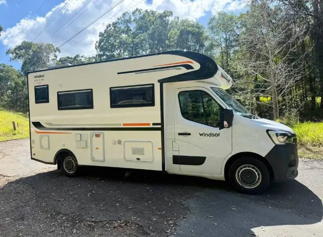 USED 2022 WINDSOR DAINTREE