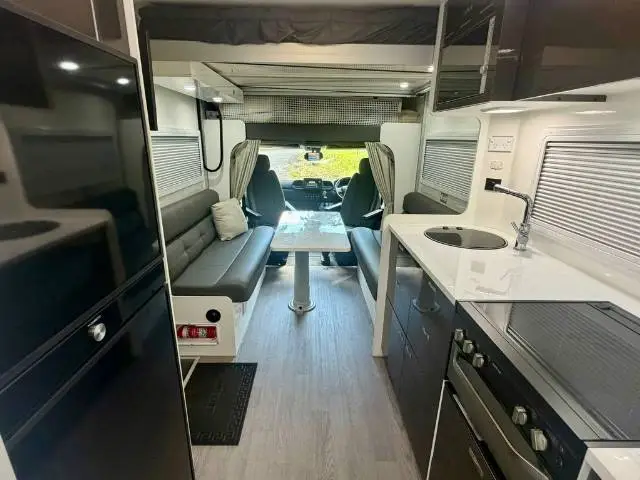 USED 2022 WINDSOR DAINTREE