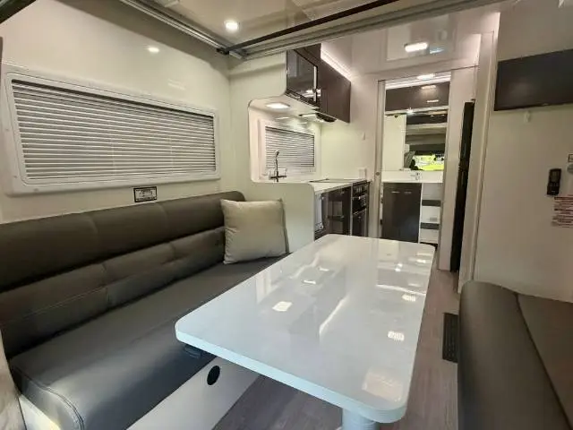 USED 2022 WINDSOR DAINTREE