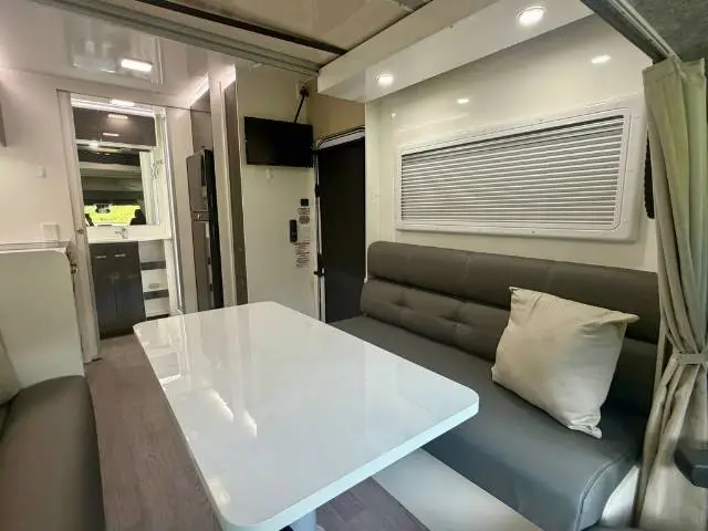USED 2022 WINDSOR DAINTREE