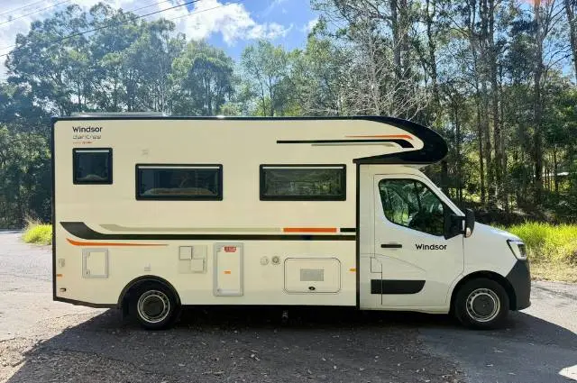 USED 2022 WINDSOR DAINTREE