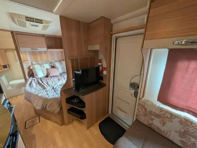 https://media-caravea.syd1.digitaloceanspaces.com/caravans/6EC22337/image-8.webp?q=pXt5wZJkyS