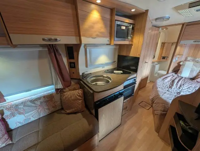 https://media-caravea.syd1.digitaloceanspaces.com/caravans/6EC22337/image-9.webp?q=4QclcEszuR