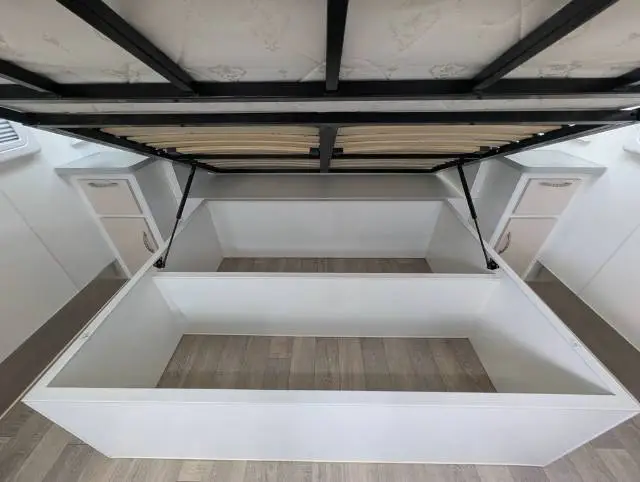 USED 2017 EMPIRE MONTE CARLO