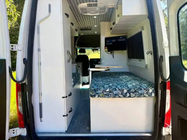 USED 2021 MERCEDES-BENZ SPRINTER