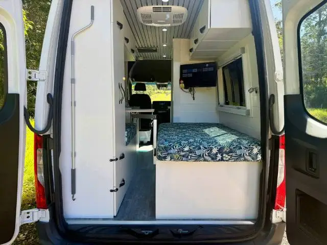 USED 2021 MERCEDES-BENZ SPRINTER