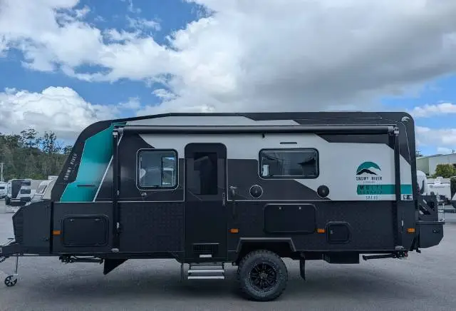 https://media-caravea.syd1.digitaloceanspaces.com/caravans/6EC22484/image-1.webp?q=7mDp186N9M