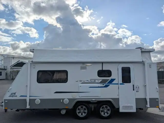 USED 2017 JAYCO JOURNEY 17.56-9