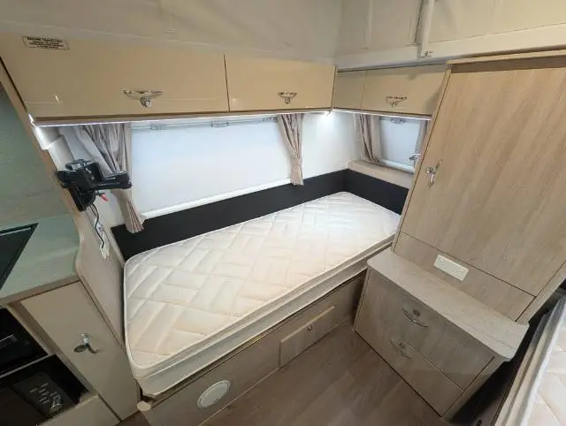USED 2017 JAYCO JOURNEY 17.56-9