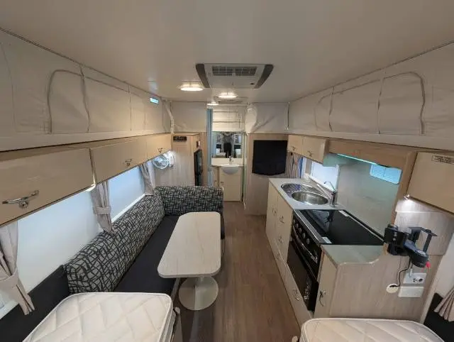 USED 2017 JAYCO JOURNEY 17.56-9