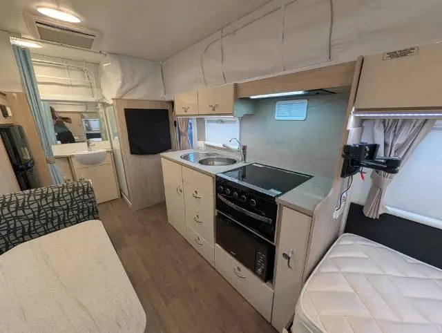 USED 2017 JAYCO JOURNEY 17.56-9