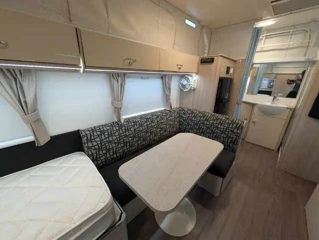 USED 2017 JAYCO JOURNEY 17.56-9