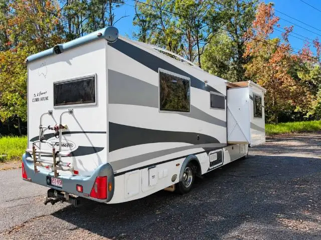 https://media-caravea.syd1.digitaloceanspaces.com/caravans/6EC23379/image-4.webp?q=hT6PjcEfZv