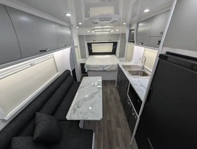 https://media-caravea.syd1.digitaloceanspaces.com/caravans/6EC23471/image-6.webp?q=YABi6y9ScR
