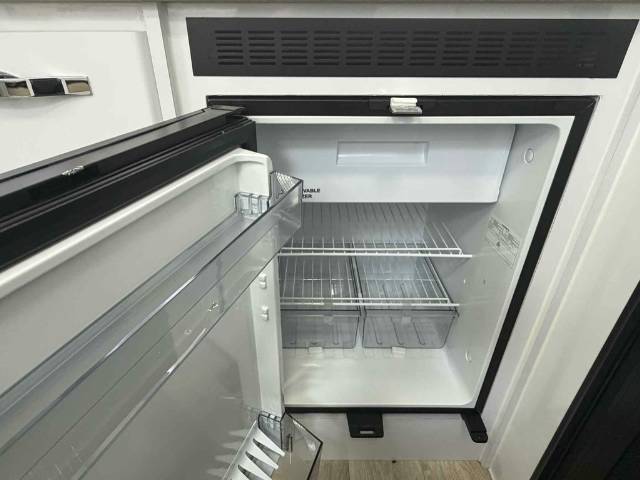 NEW 2025 SNOWY RIVER SRH14 HYBRID 1 AXLE