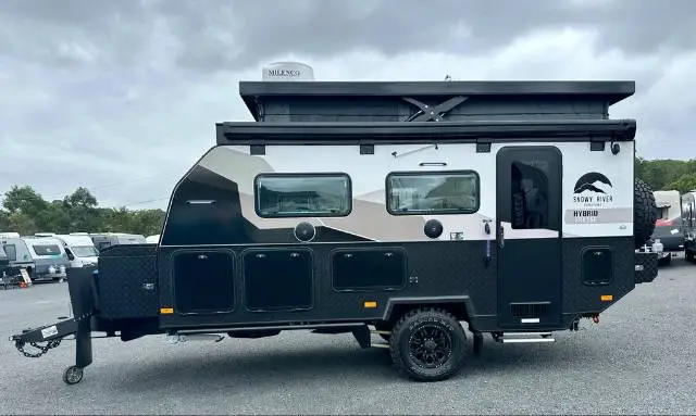https://media-caravea.syd1.digitaloceanspaces.com/caravans/6EC8565/image-1.webp?q=KsP67rKd2V