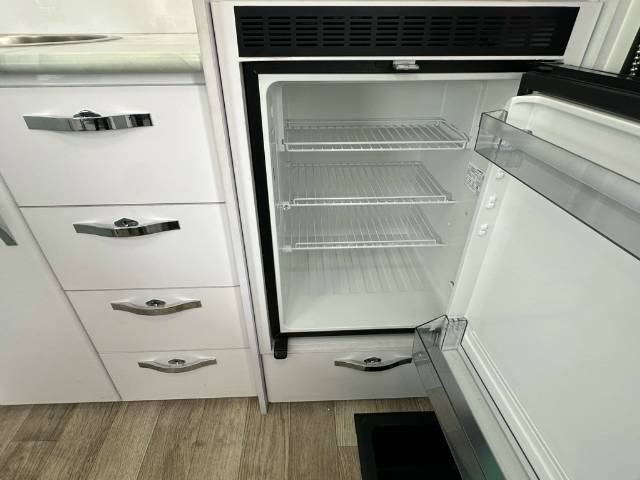 NEW 2025 SNOWY RIVER SRH13 HYBRID 1 AXLE