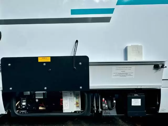 https://media-caravea.syd1.digitaloceanspaces.com/caravans/6EC8608/image-8.webp?q=cEMGeyHCm8