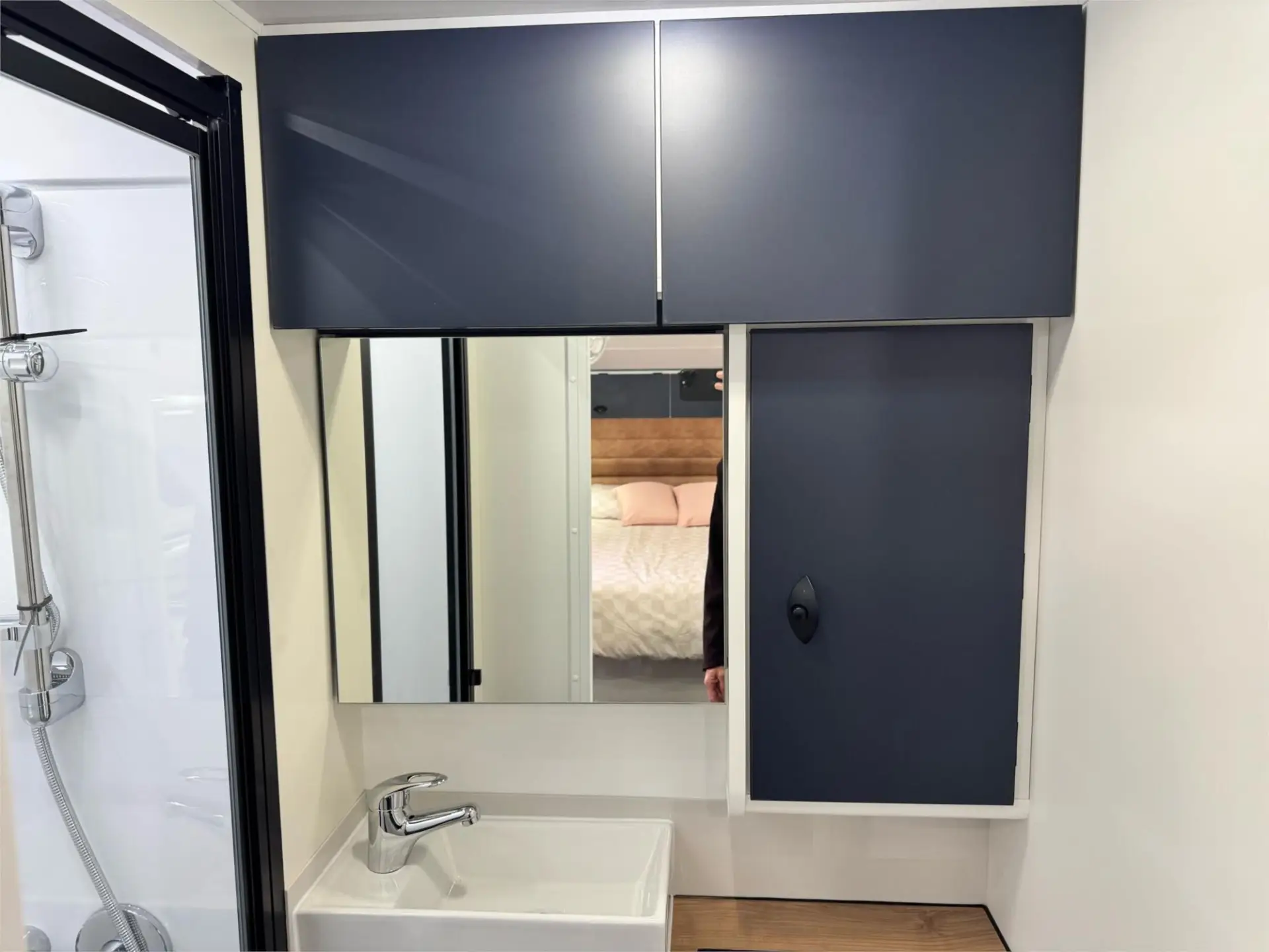 https://media-caravea.syd1.digitaloceanspaces.com/caravans/95EIC11009/exterior-14.webp