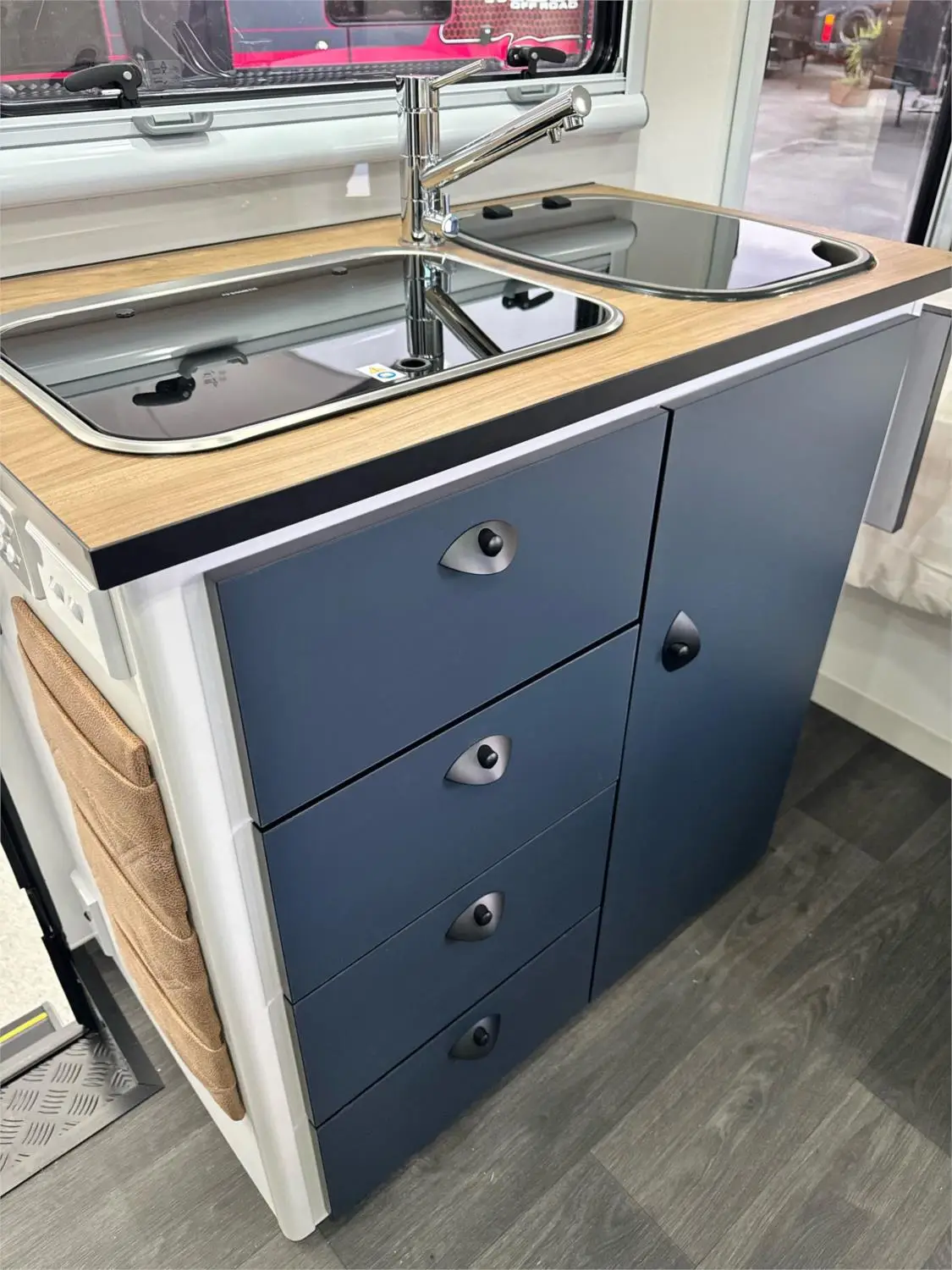 https://media-caravea.syd1.digitaloceanspaces.com/caravans/95EIC11009/exterior-18.webp
