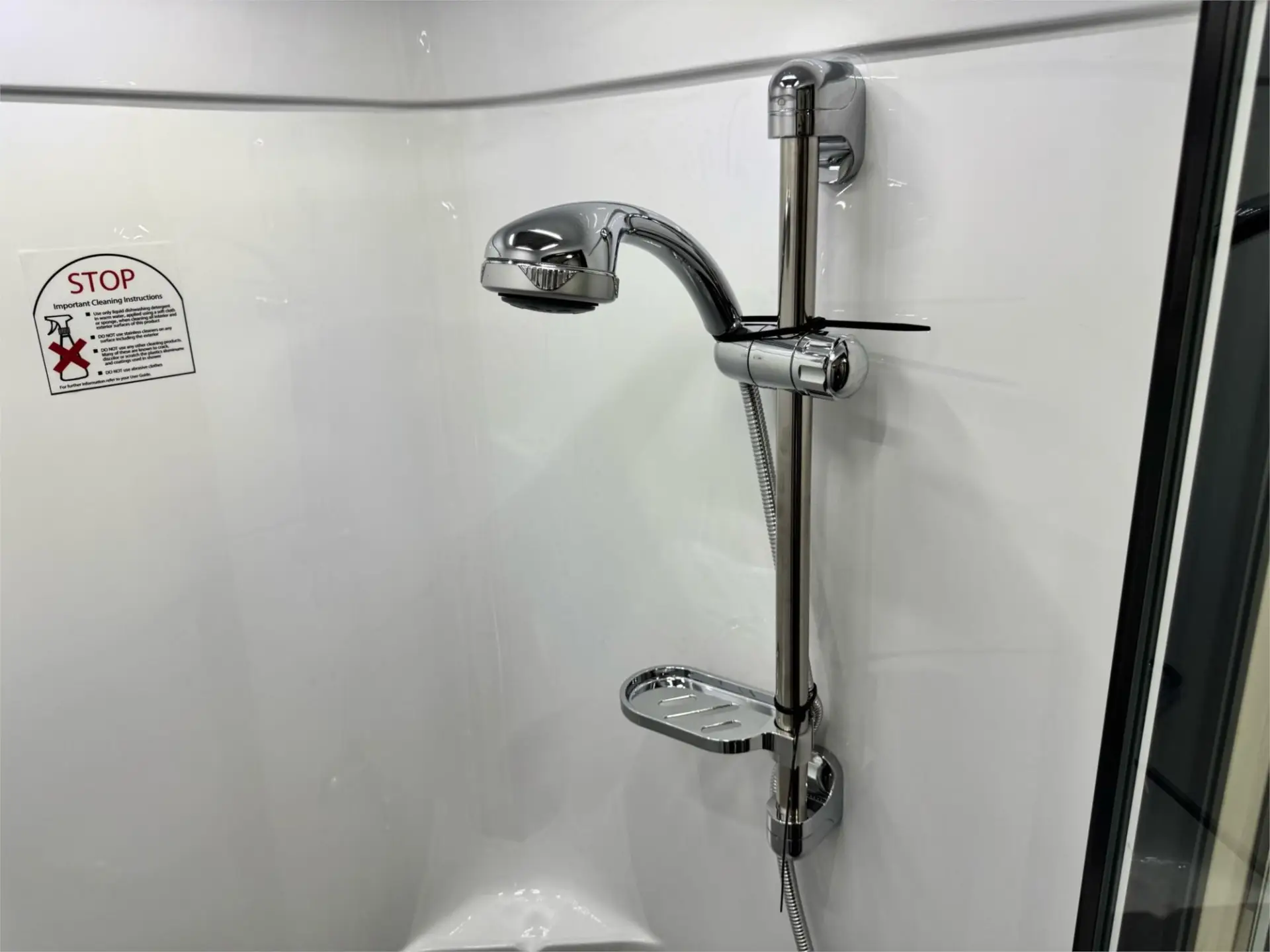 https://media-caravea.syd1.digitaloceanspaces.com/caravans/95EIC11009/exterior-19.webp