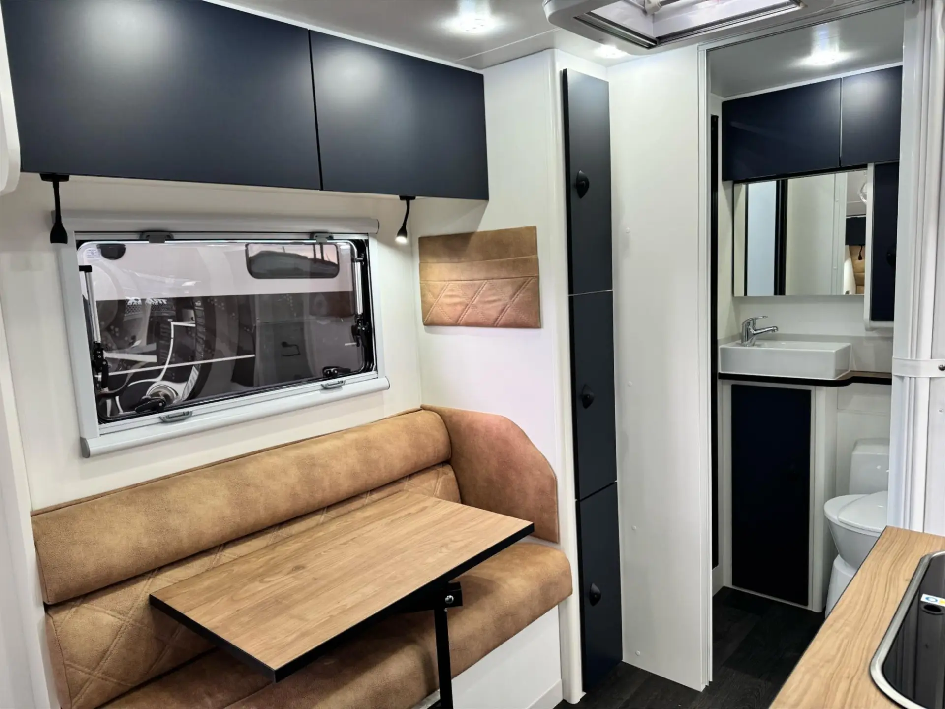 https://media-caravea.syd1.digitaloceanspaces.com/caravans/95EIC11009/exterior-22.webp