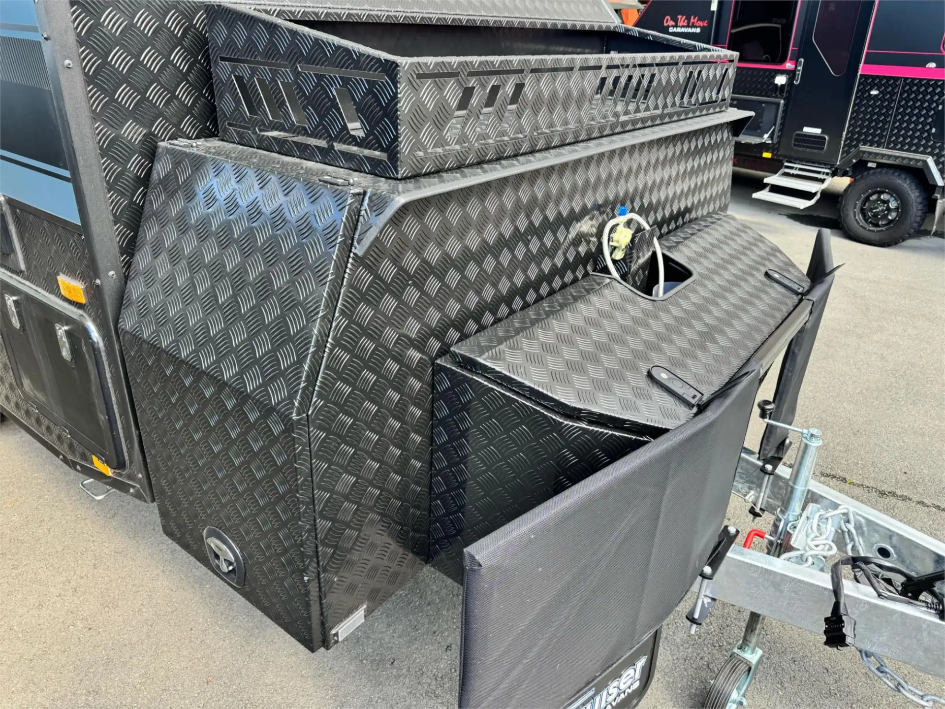 https://media-caravea.syd1.digitaloceanspaces.com/caravans/95EIC11009/exterior-28.webp
