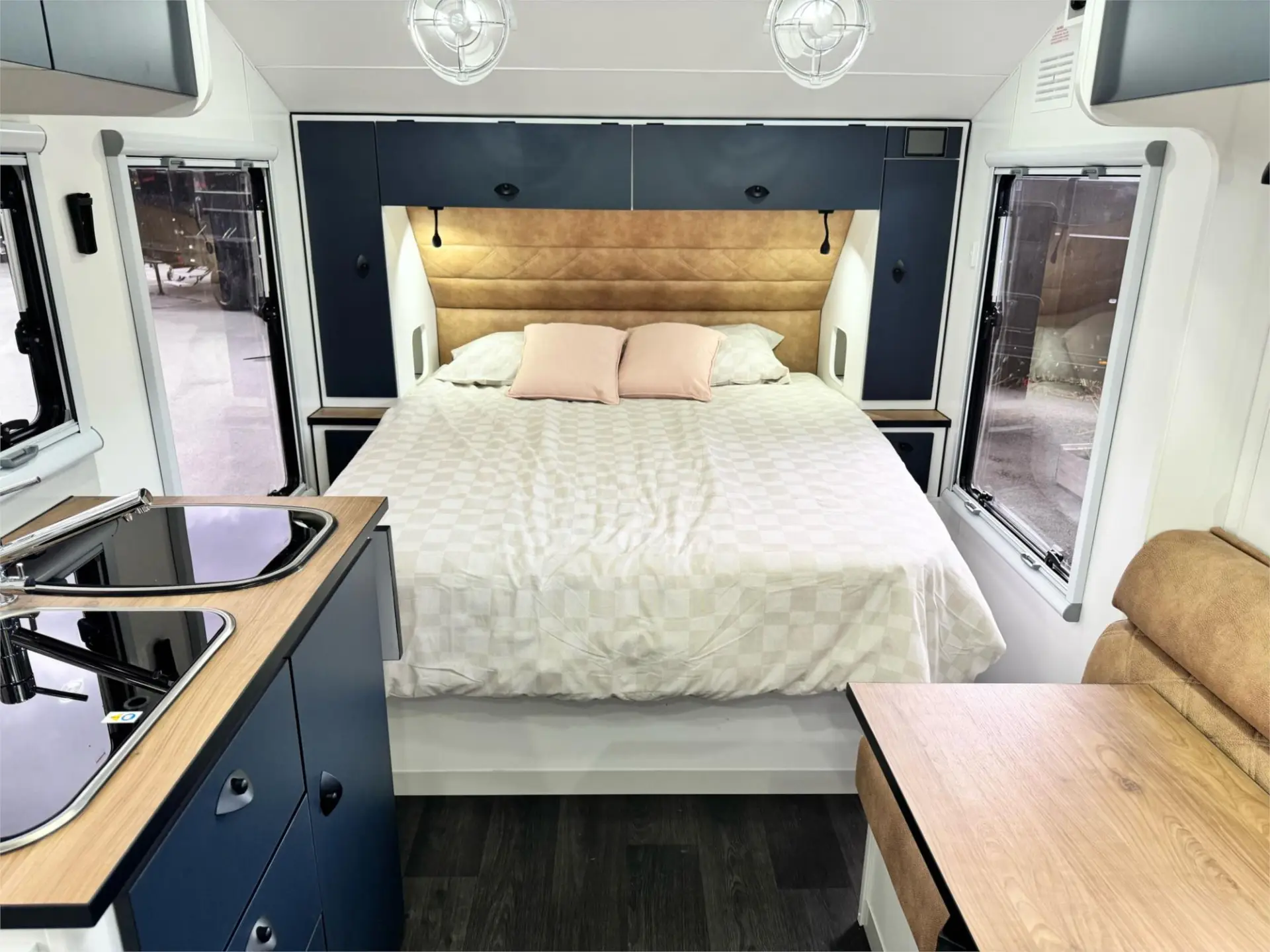 https://media-caravea.syd1.digitaloceanspaces.com/caravans/95EIC11009/exterior-9.webp