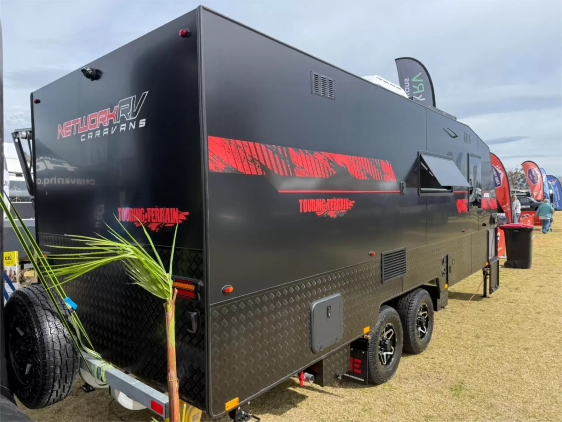 https://media-caravea.syd1.digitaloceanspaces.com/caravans/95EIC11042/exterior-11.webp