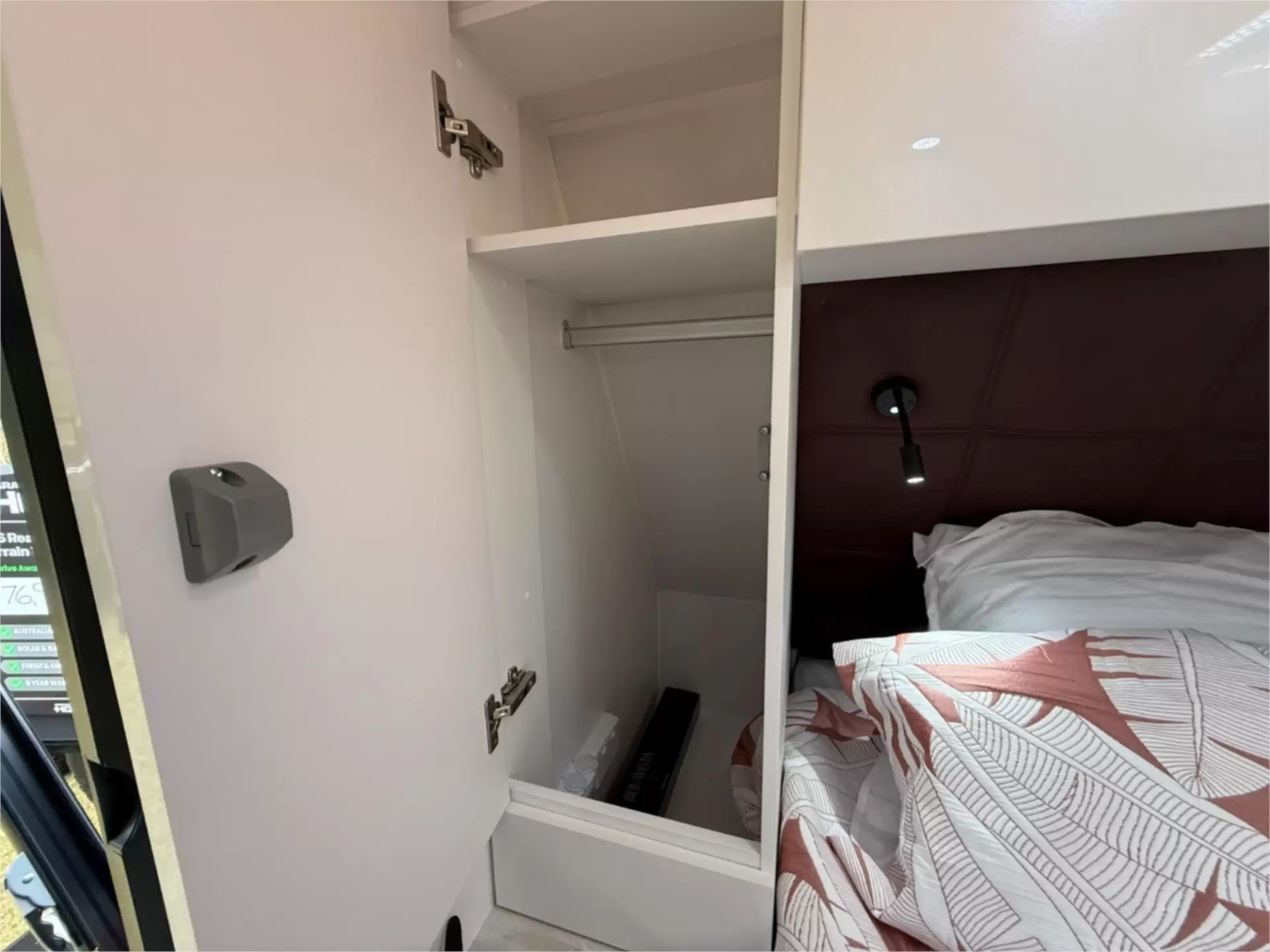 https://media-caravea.syd1.digitaloceanspaces.com/caravans/95EIC11042/exterior-15.webp