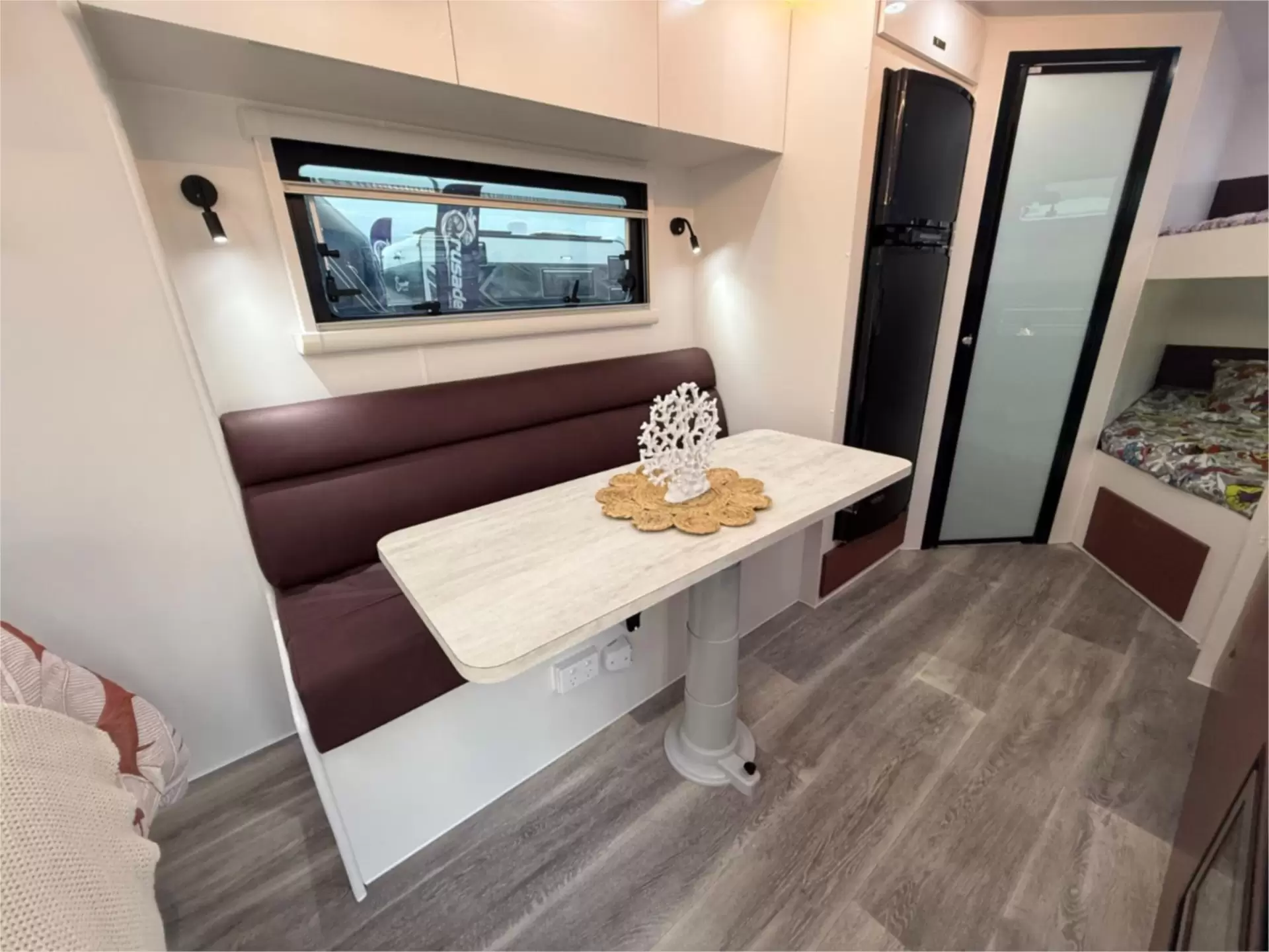 https://media-caravea.syd1.digitaloceanspaces.com/caravans/95EIC11042/exterior-16.webp