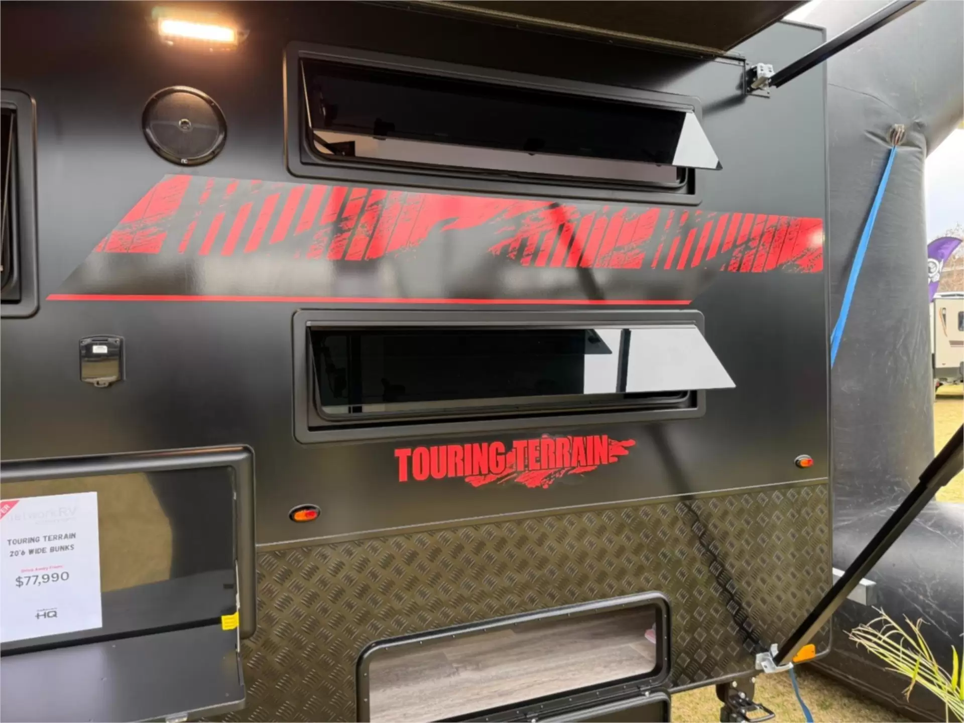 https://media-caravea.syd1.digitaloceanspaces.com/caravans/95EIC11042/exterior-18.webp