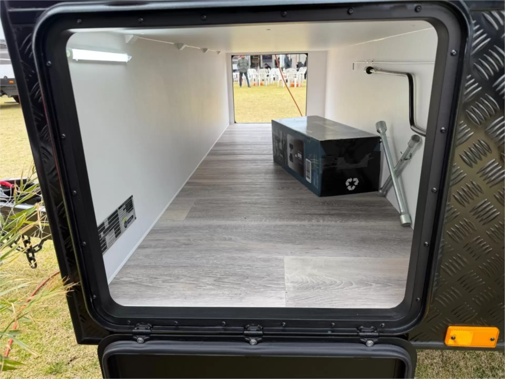 https://media-caravea.syd1.digitaloceanspaces.com/caravans/95EIC11042/exterior-9.webp
