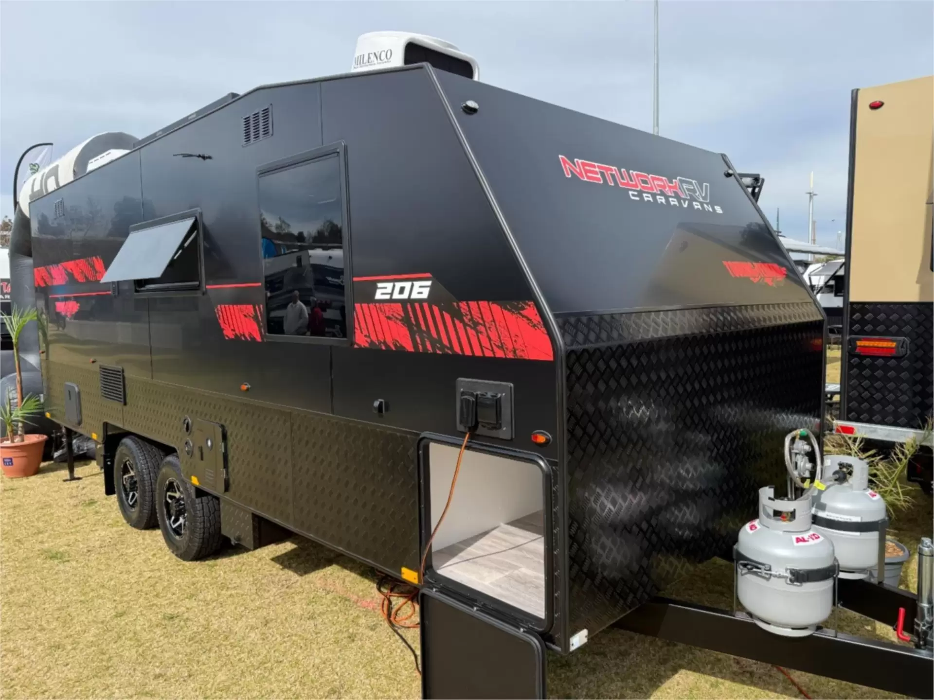 https://media-caravea.syd1.digitaloceanspaces.com/caravans/95EIC11042/featured_image-0.webp
