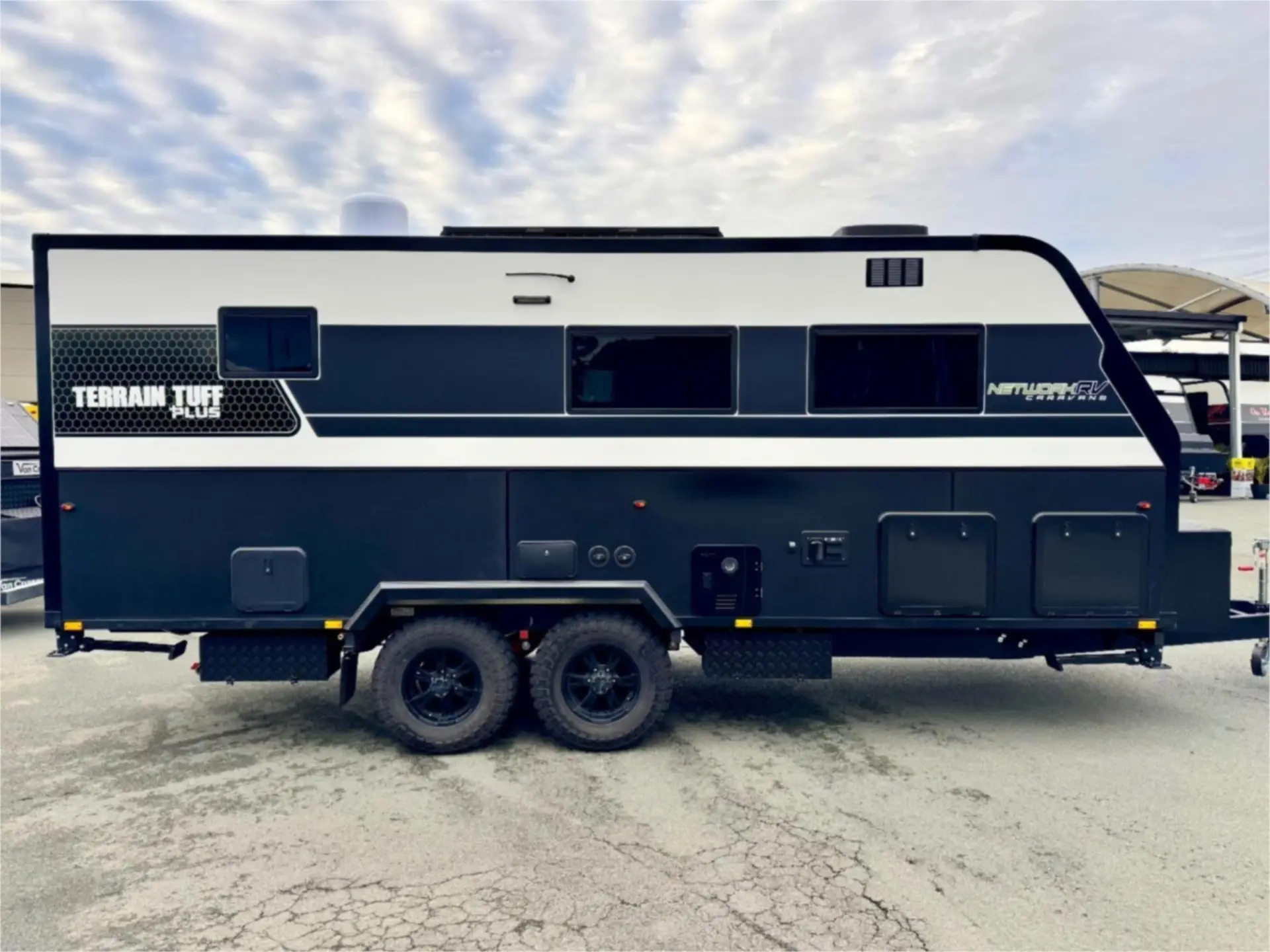 https://media-caravea.syd1.digitaloceanspaces.com/caravans/95EIC11230/exterior-10.webp