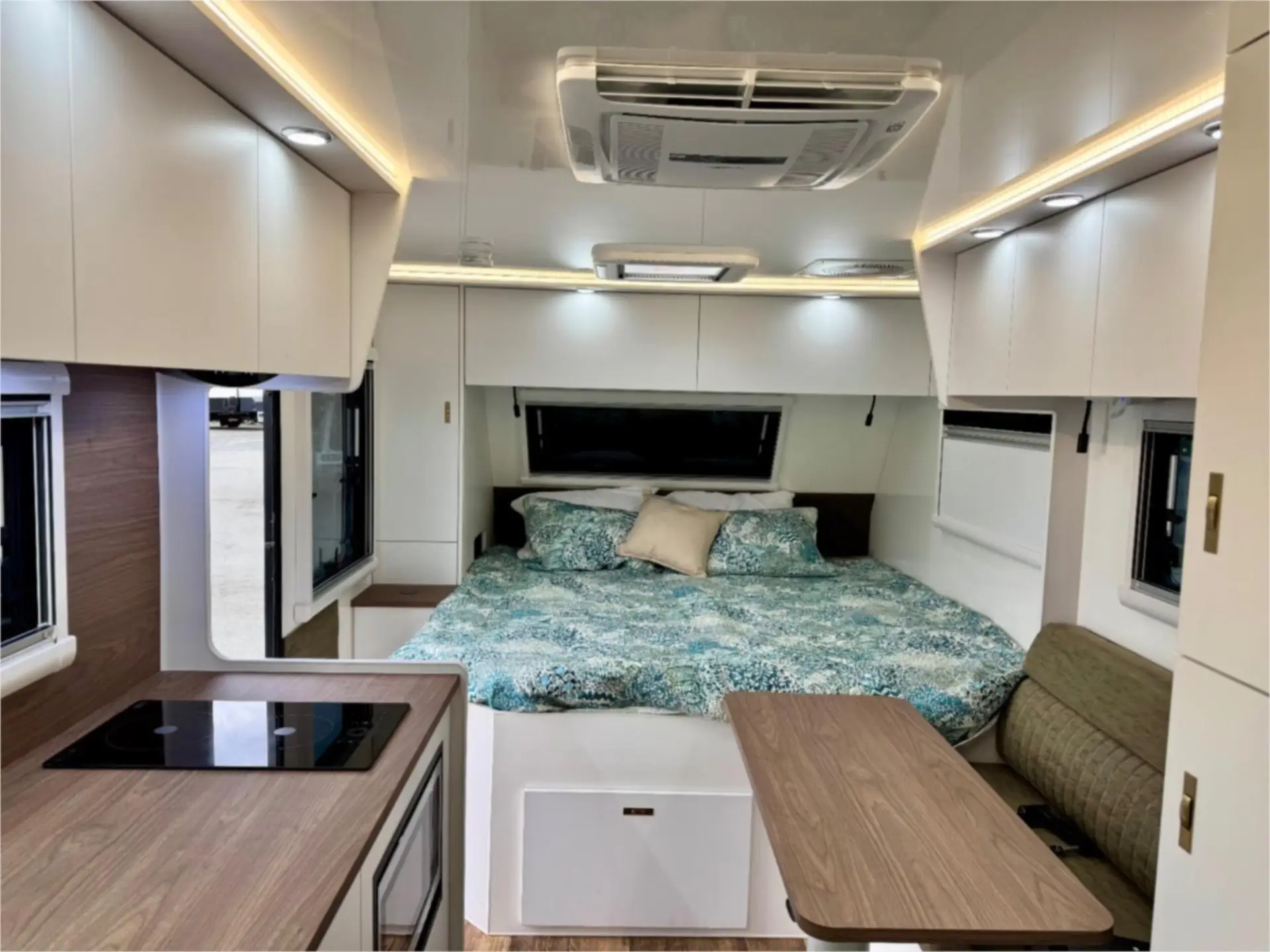 https://media-caravea.syd1.digitaloceanspaces.com/caravans/95EIC11230/exterior-11.webp