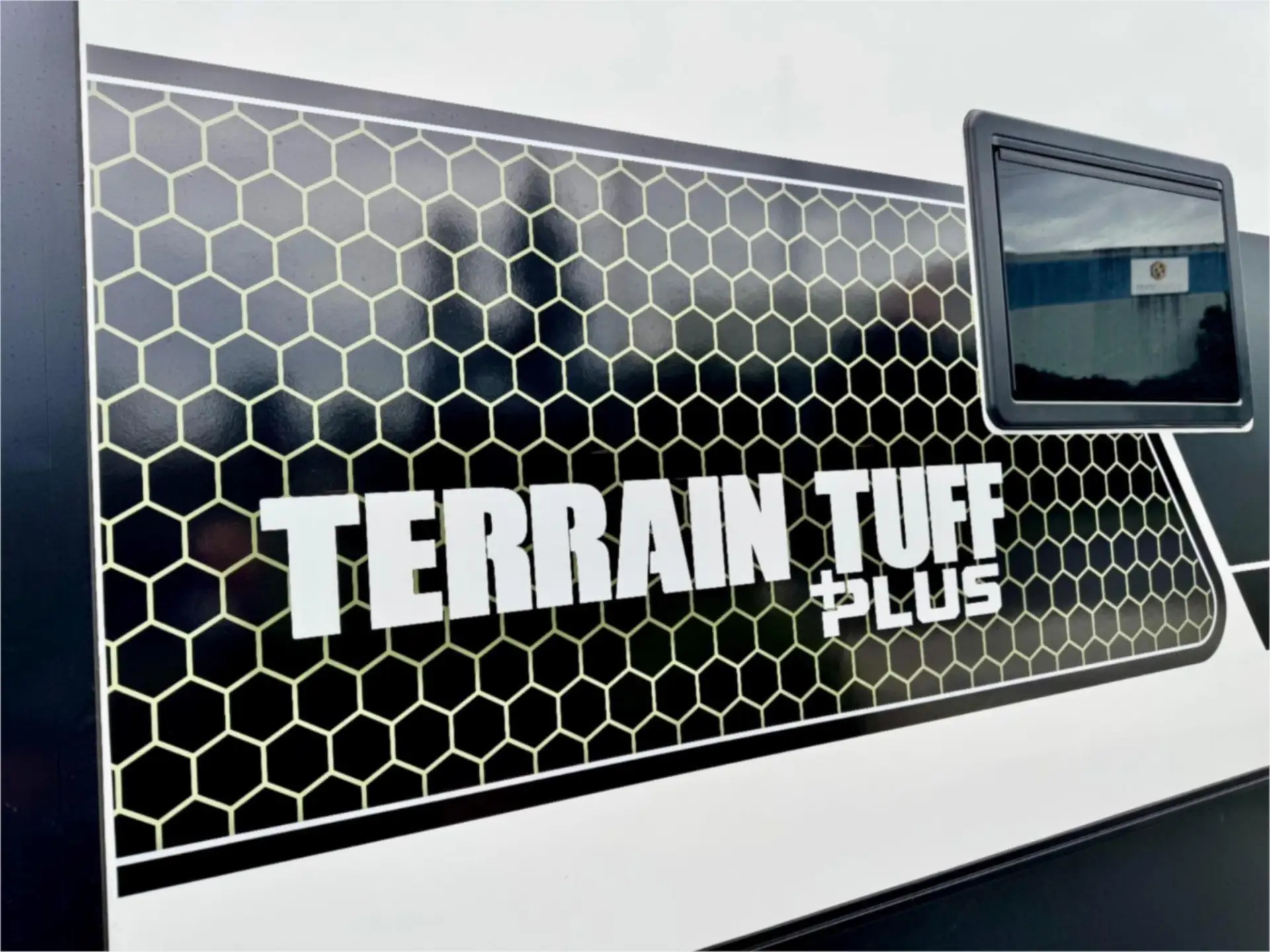https://media-caravea.syd1.digitaloceanspaces.com/caravans/95EIC11230/exterior-15.webp