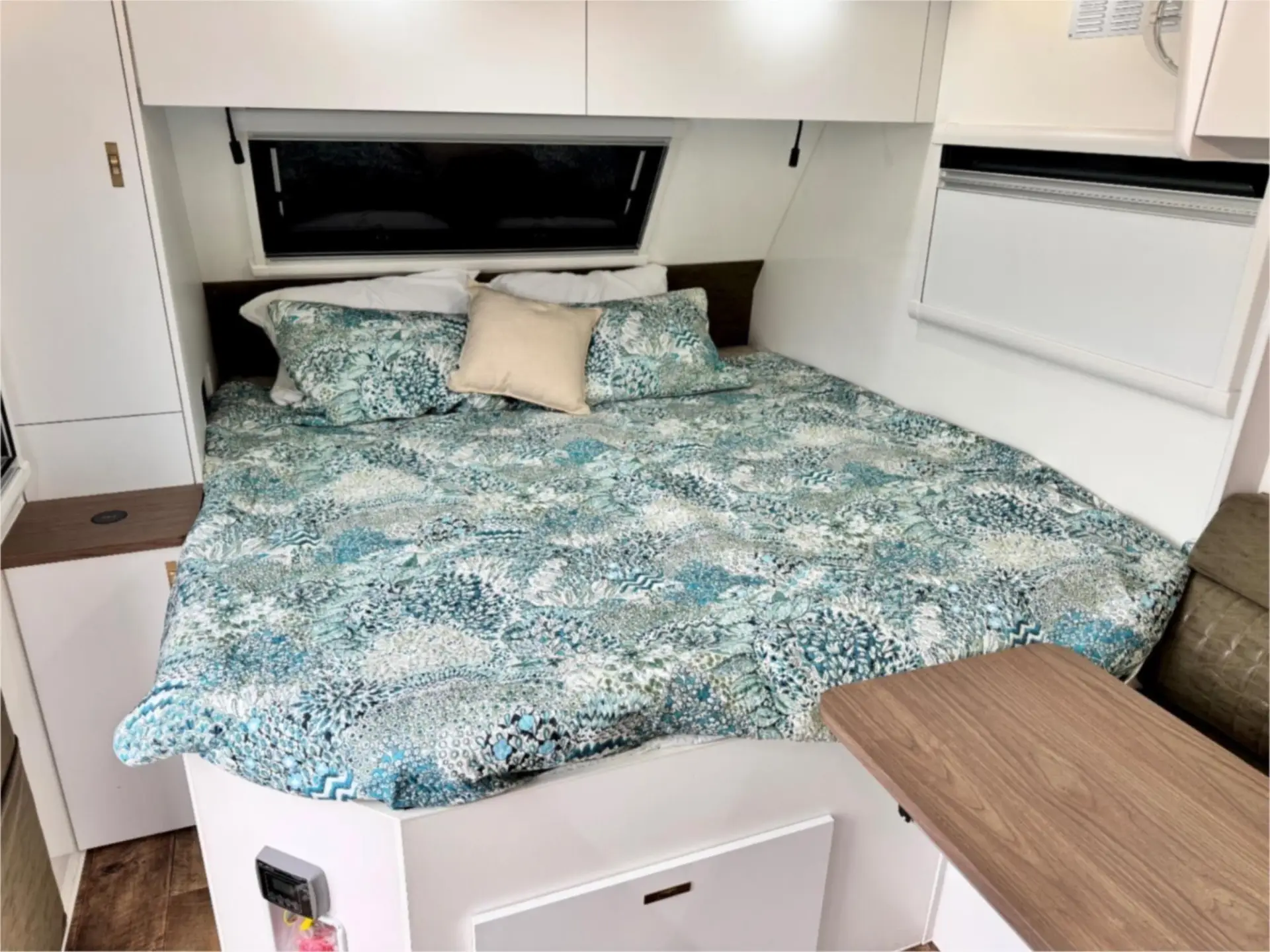 https://media-caravea.syd1.digitaloceanspaces.com/caravans/95EIC11230/exterior-22.webp