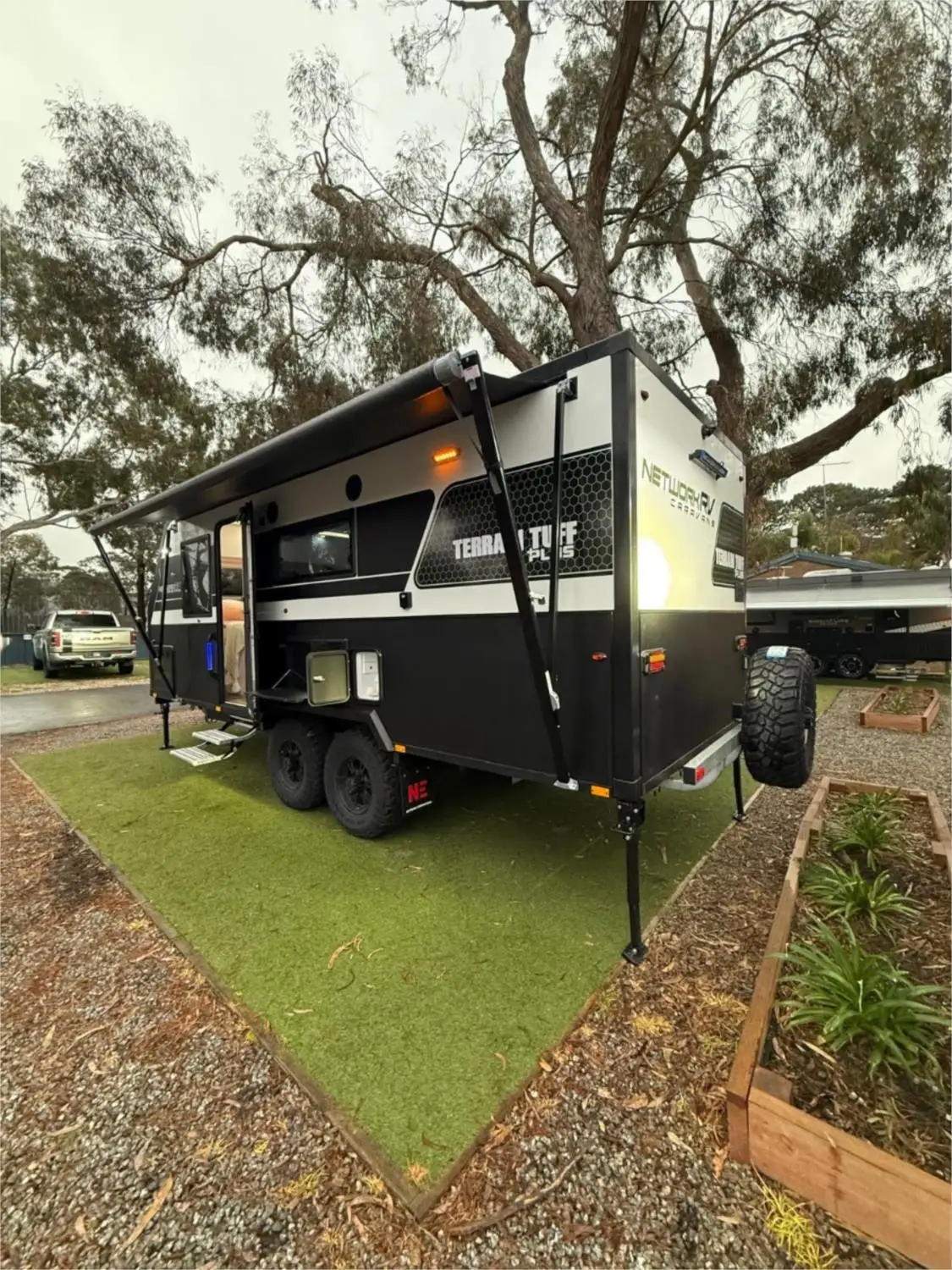 https://media-caravea.syd1.digitaloceanspaces.com/caravans/95EIC11230/exterior-23.webp