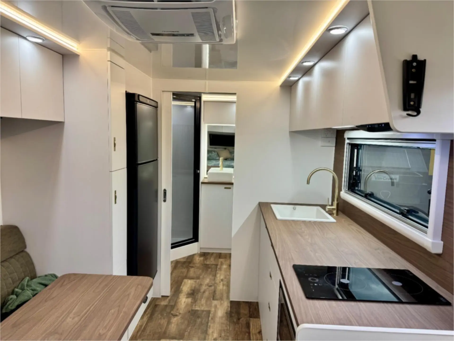 https://media-caravea.syd1.digitaloceanspaces.com/caravans/95EIC11230/exterior-28.webp