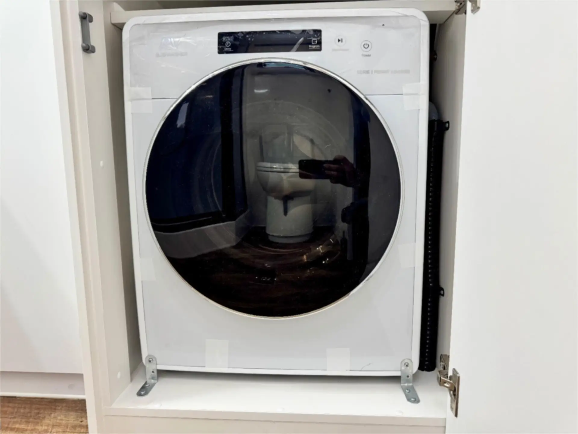https://media-caravea.syd1.digitaloceanspaces.com/caravans/95EIC11230/exterior-33.webp