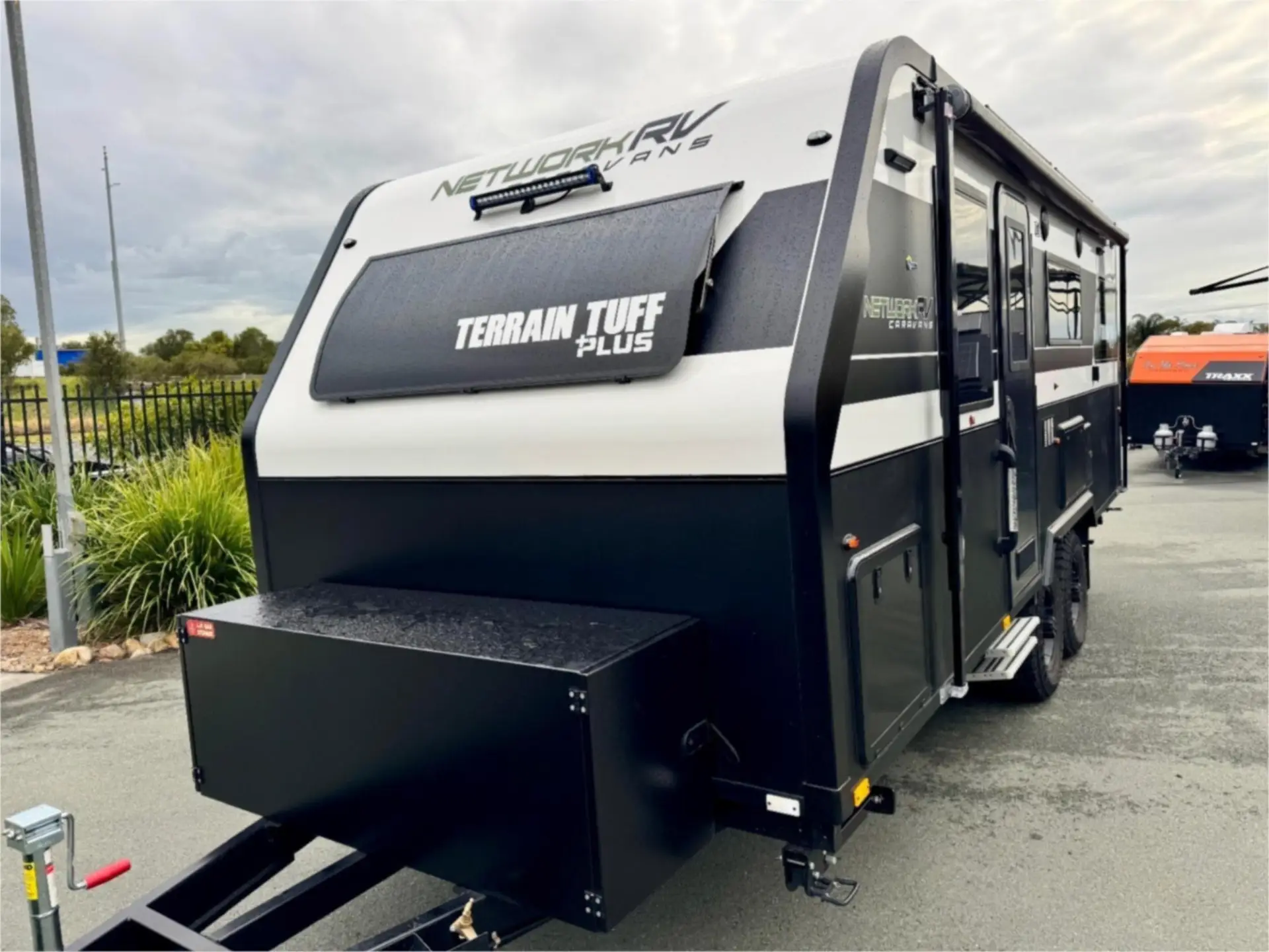 https://media-caravea.syd1.digitaloceanspaces.com/caravans/95EIC11230/exterior-6.webp