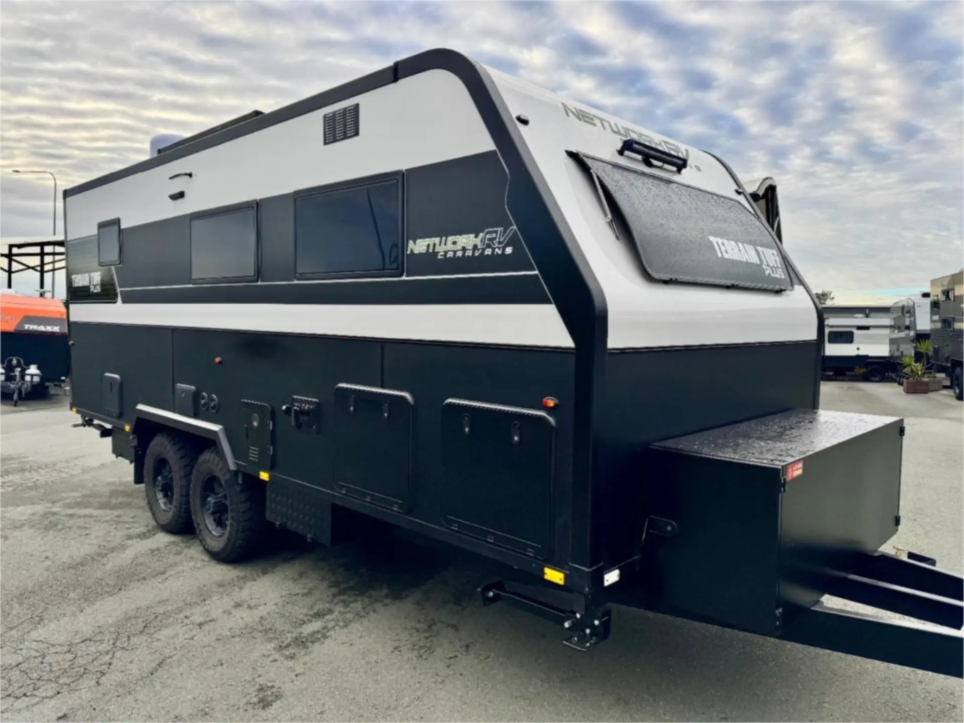 https://media-caravea.syd1.digitaloceanspaces.com/caravans/95EIC11230/exterior-7.webp
