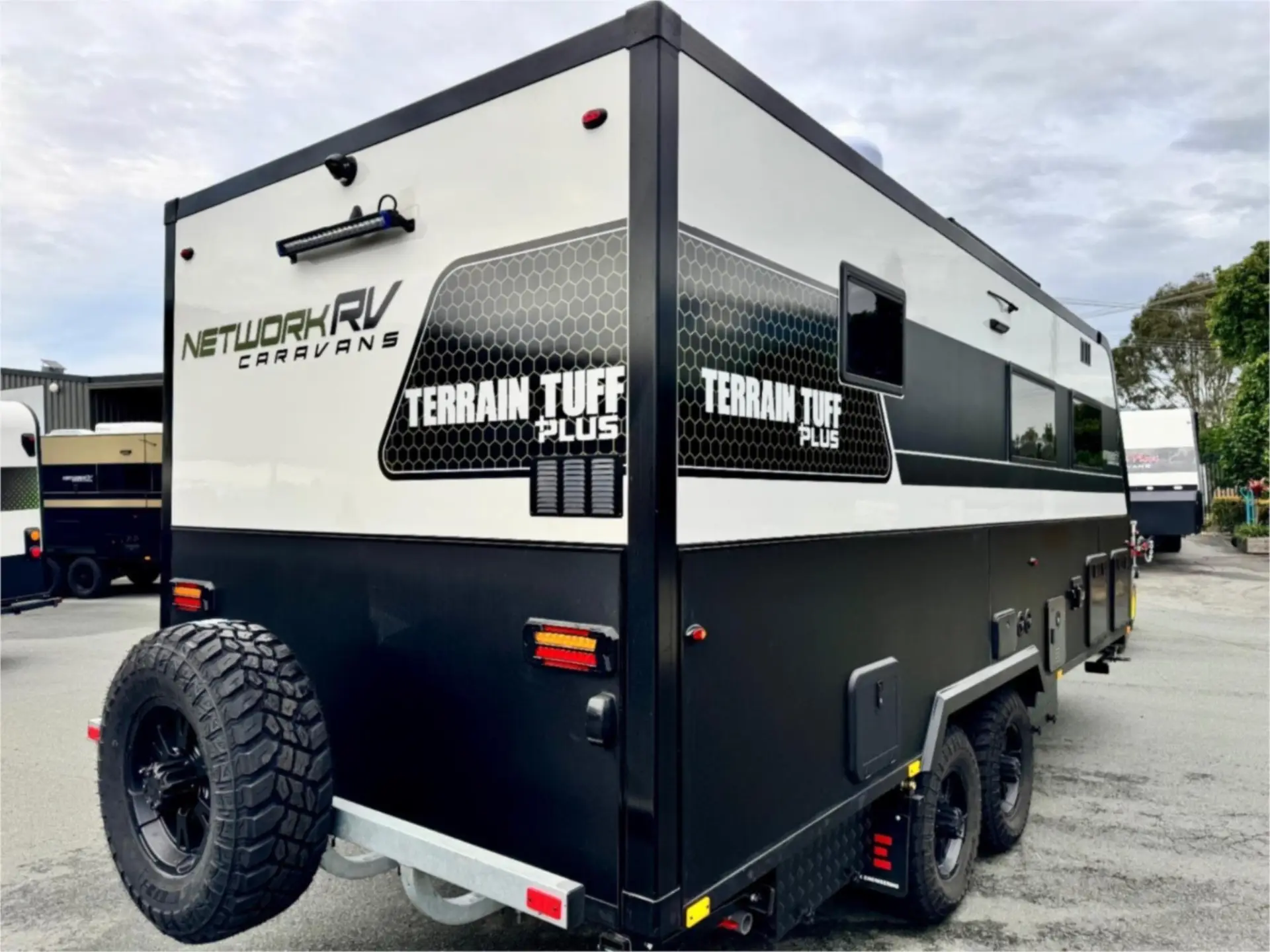https://media-caravea.syd1.digitaloceanspaces.com/caravans/95EIC11230/exterior-8.webp