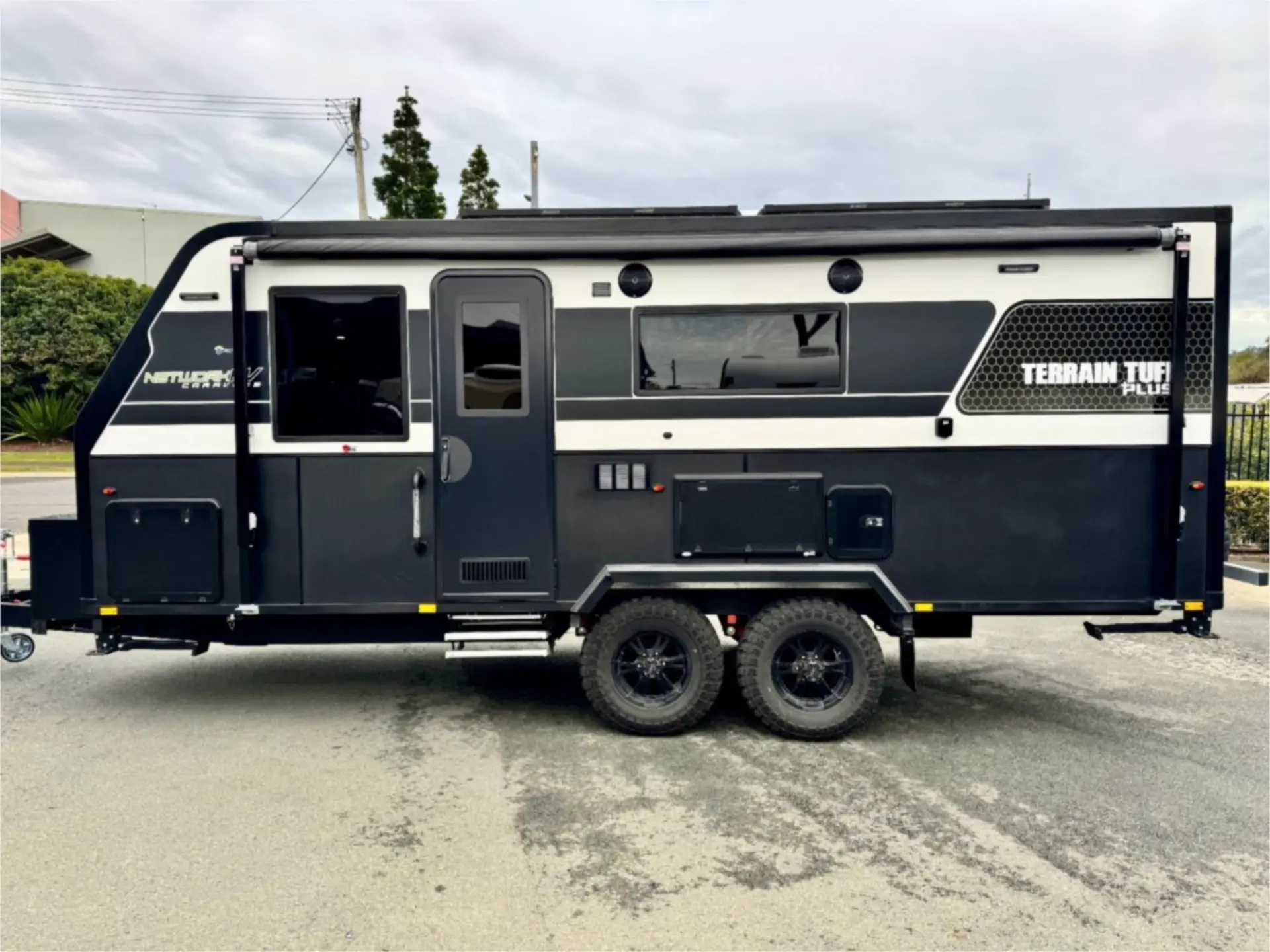 https://media-caravea.syd1.digitaloceanspaces.com/caravans/95EIC11230/exterior-9.webp
