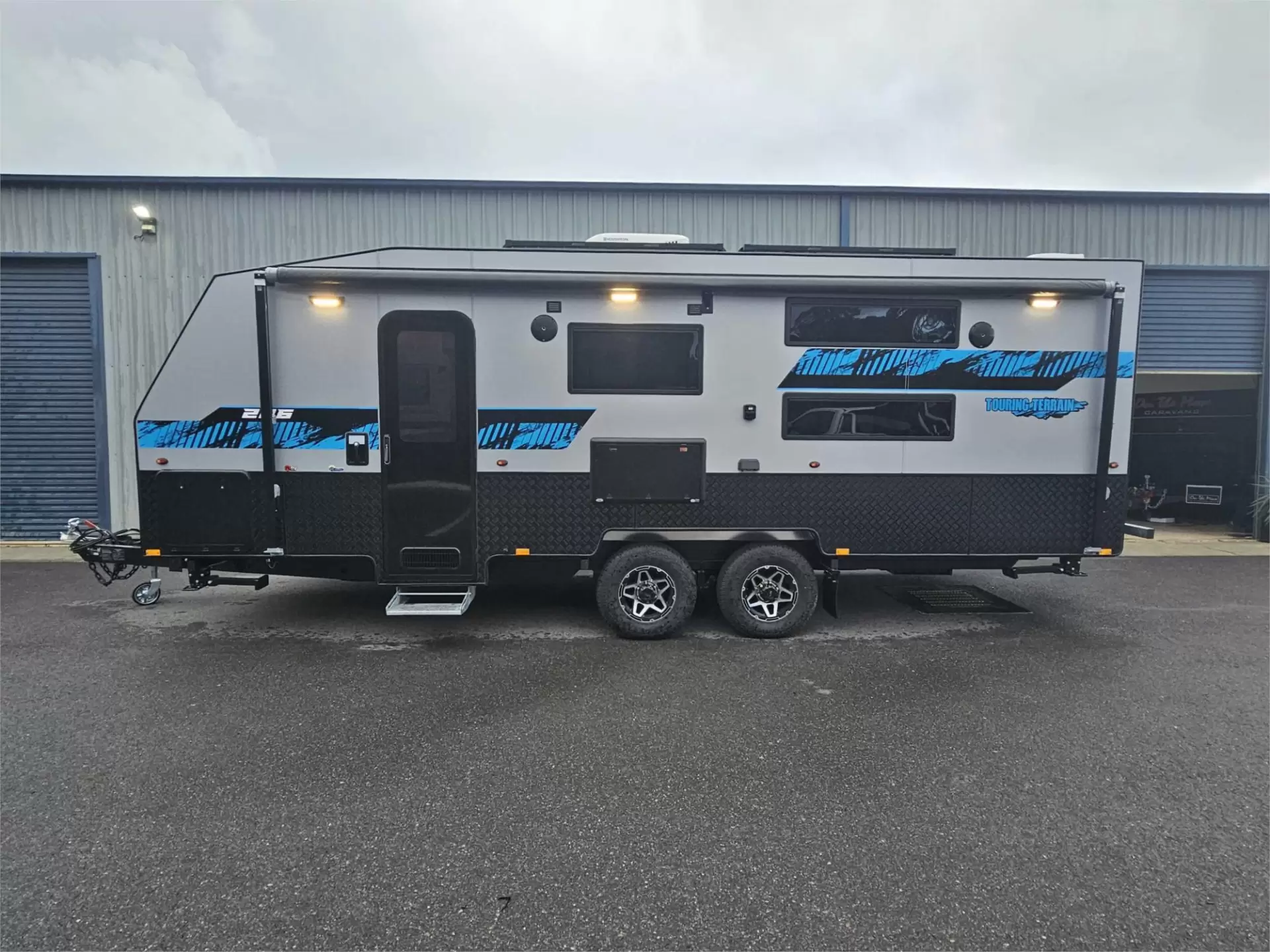 https://media-caravea.syd1.digitaloceanspaces.com/caravans/95EIC11626/exterior-11.webp