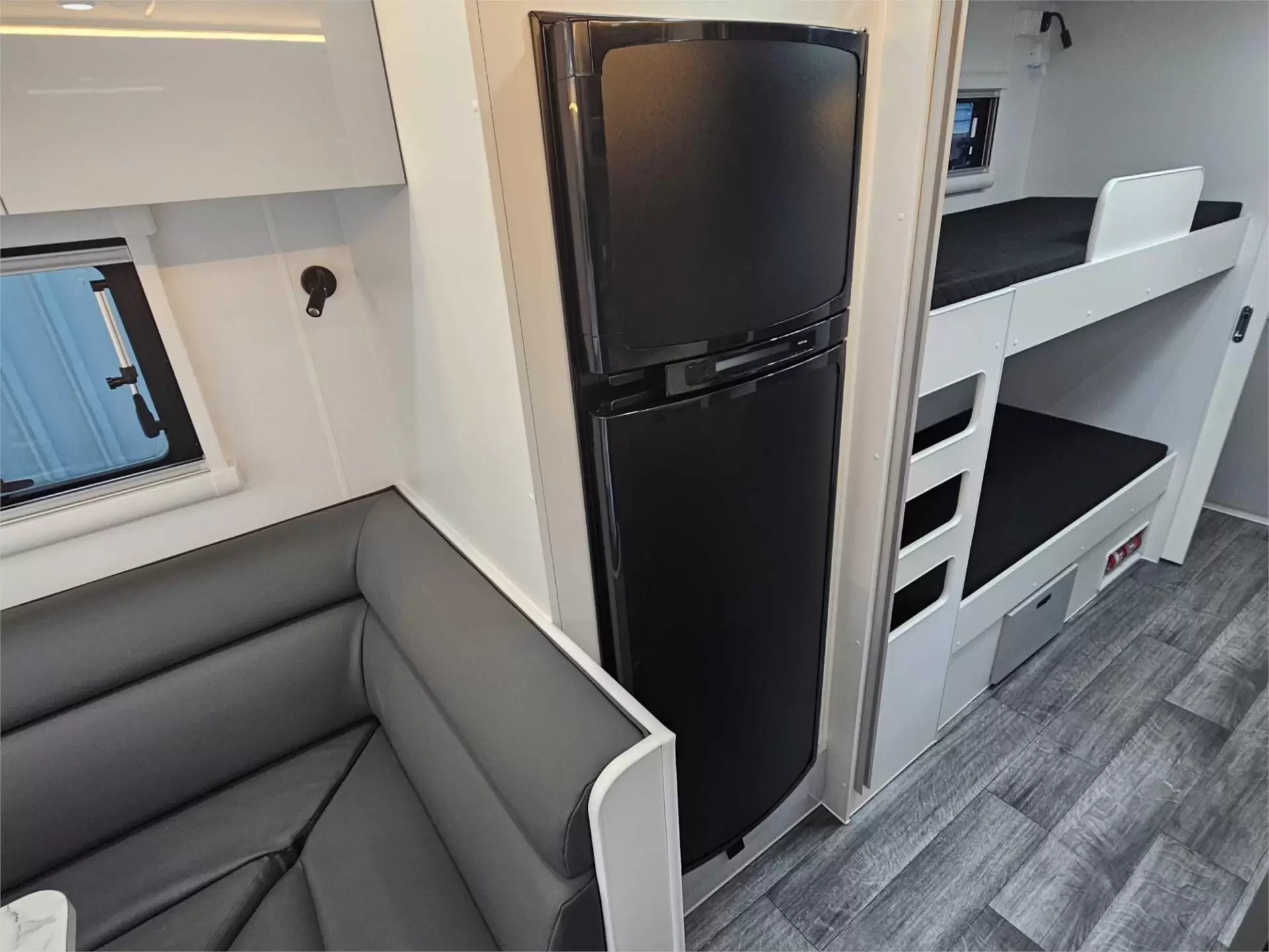 https://media-caravea.syd1.digitaloceanspaces.com/caravans/95EIC11626/exterior-12.webp